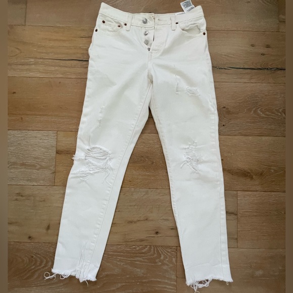 Levi’s Wedgie White Jeans! - Picture 1 of 5